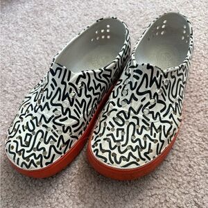 Native Kids Sneakers in Black and Red